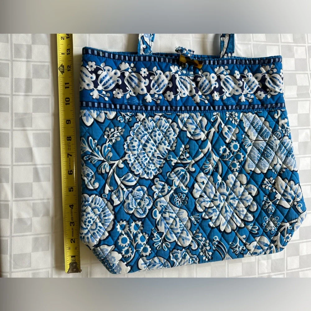 [SOLD] EUC Vera Bradley Blue Paisley Tote - Picture 6 of 7
